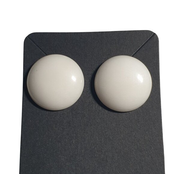 Vintage Round White Stud Earrings Costume Jewelry Classic Minimalist Design - Picture 2 of 4